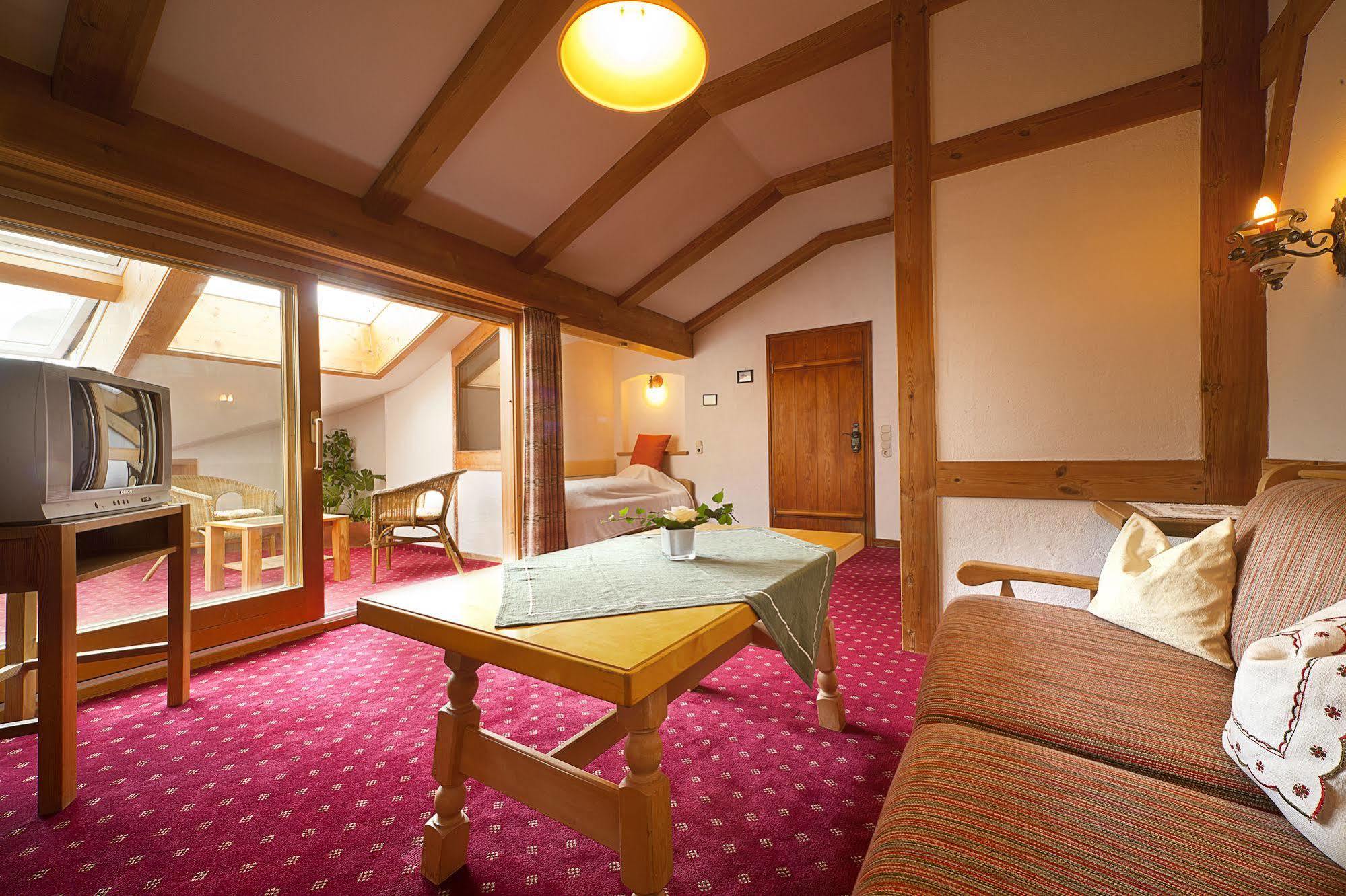 Landhotel Huberhof Швангау Экстерьер фото