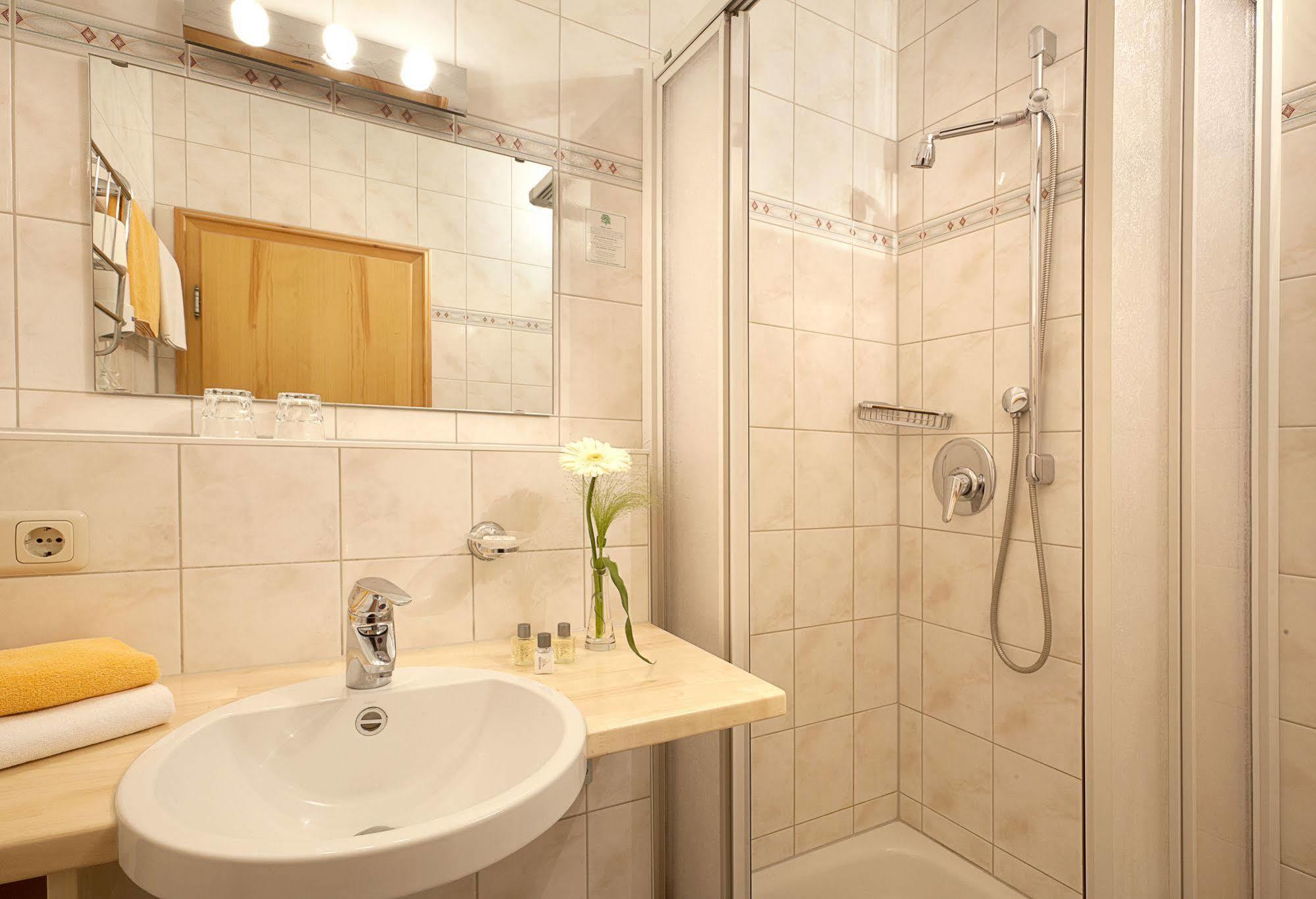 Landhotel Huberhof Швангау Экстерьер фото