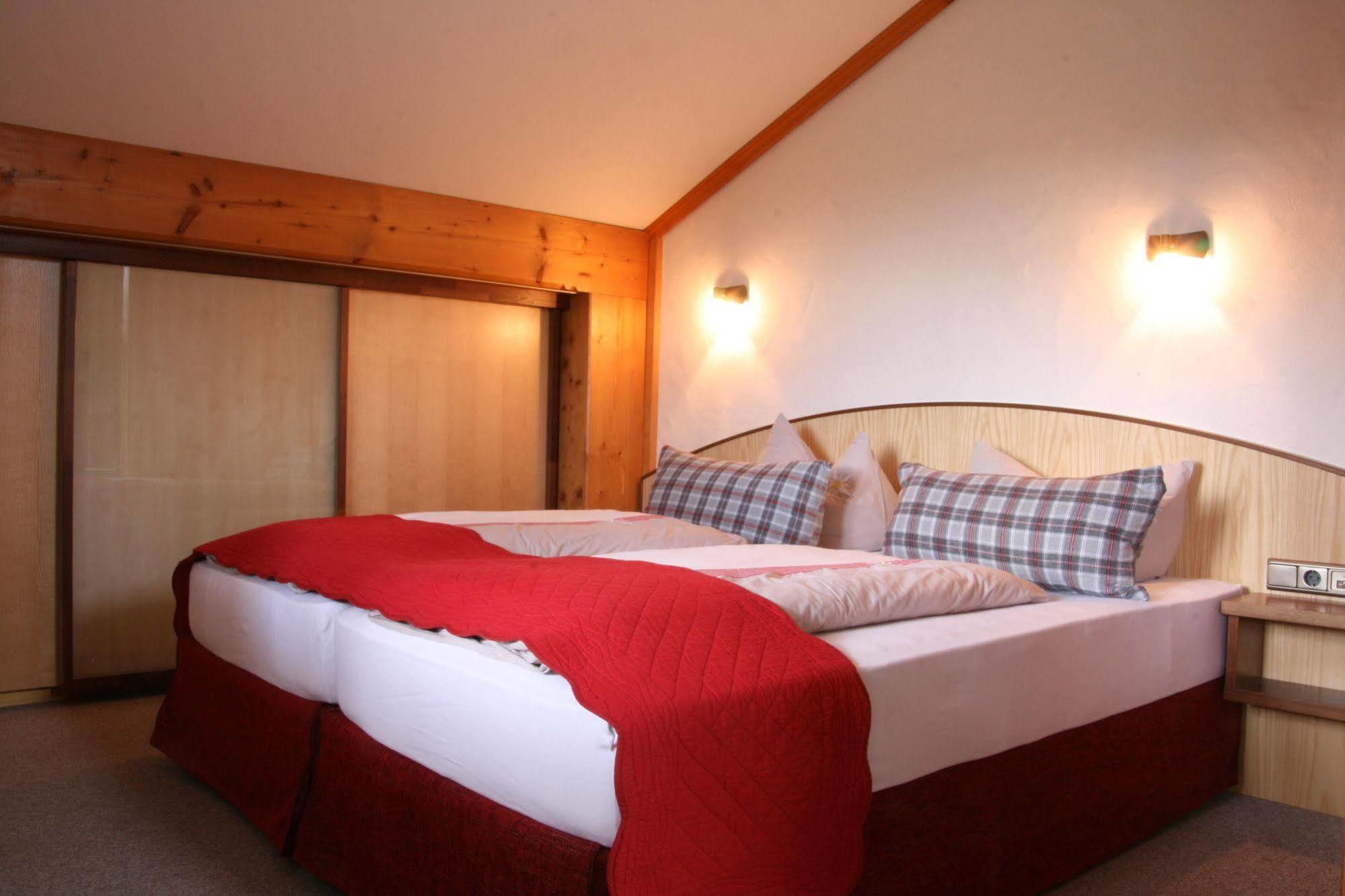Landhotel Huberhof Швангау Экстерьер фото